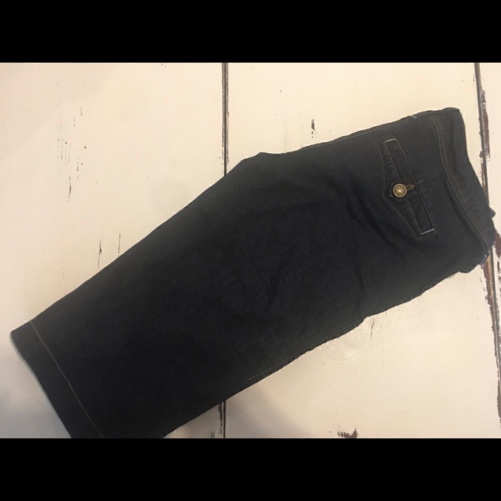 Size 5 dark blue jean capri